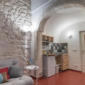  Appartamento Ibla Rosso Lacca
